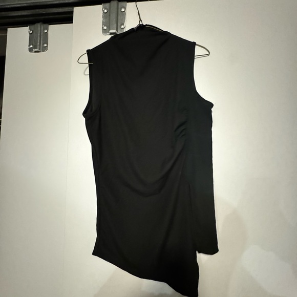 Black top - Picture 1 of 3